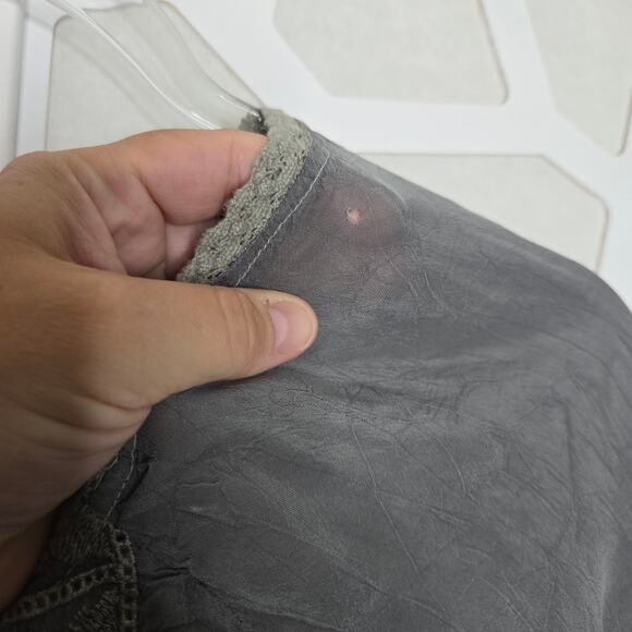 Johnny Was Light Grey Embroidered 3/4 Sleeve Tunic Top Women SZ SM Boho Bohemian - Picture 2 of 5